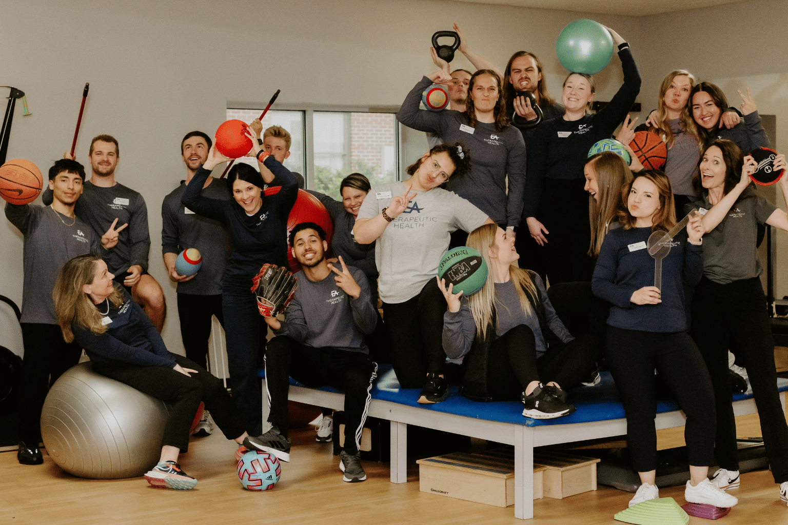 EA-physical-therapy-team-in-outpatient-physical-therapy-clinic